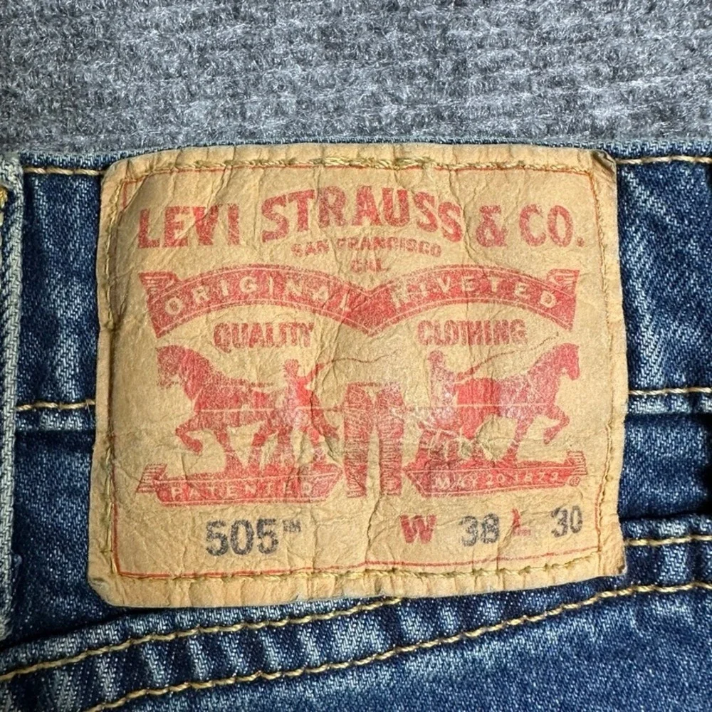Levis 505 Regular Fit Straight Leg Jeans Mens 38x30 Medium Wash Blue Denim